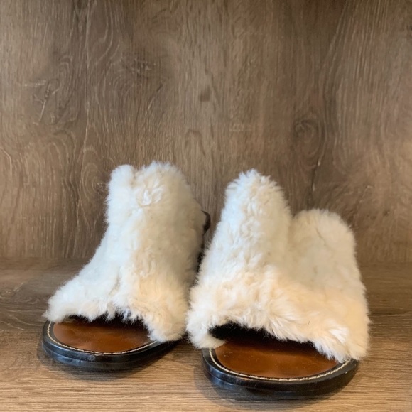 Zara Sharpa White Mules with fuzzy top - Picture 2 of 4